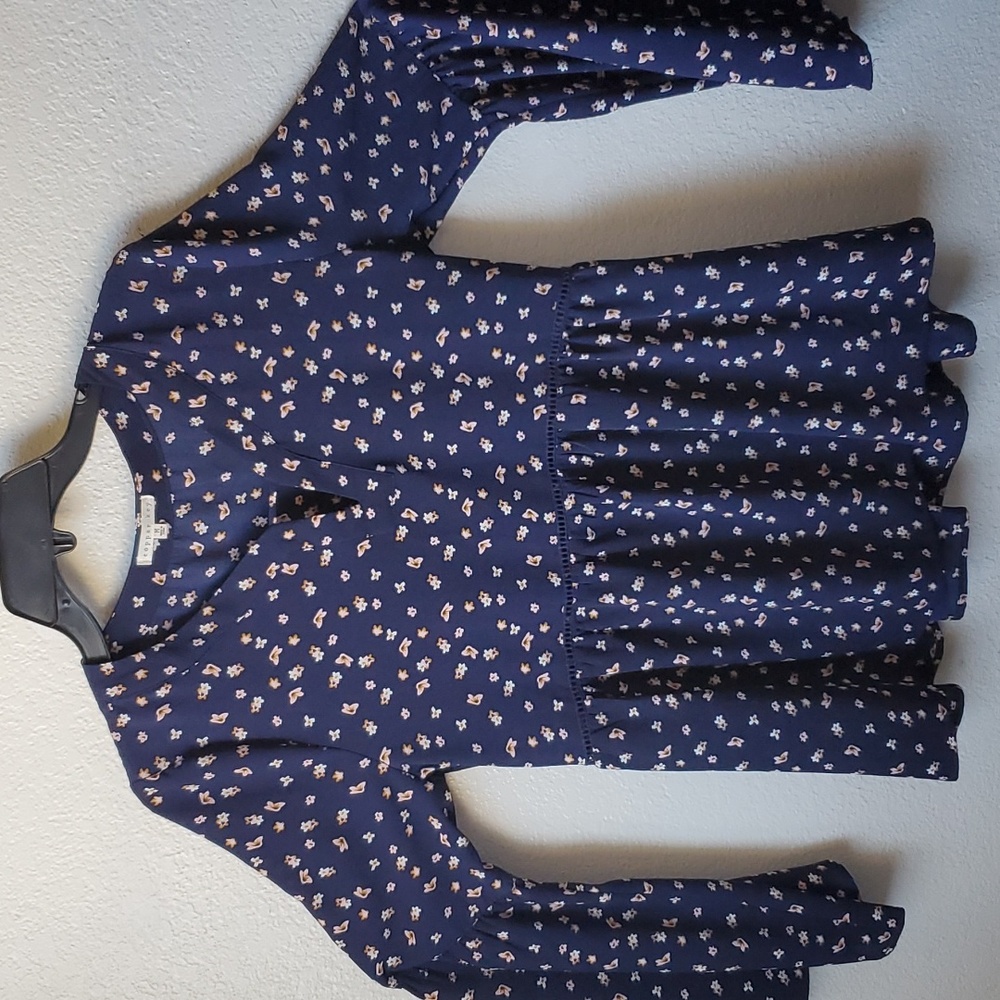 Copper key navy blue and tan V neck blouse with bell sleeves NWOT - Picture 8 of 10
